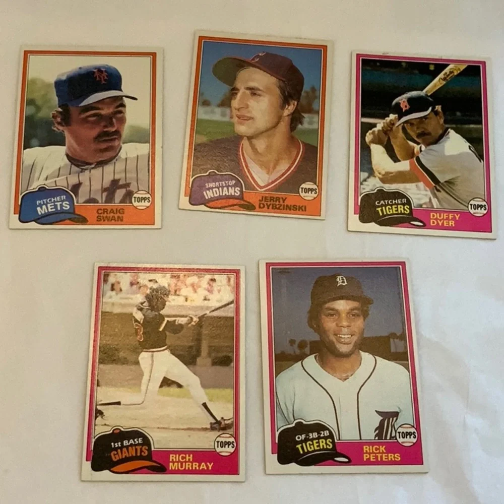 Bundle of Baseball Cards Lot 24